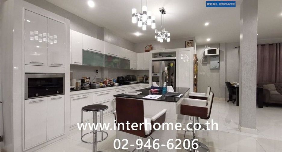 Haus zum Kauf mit 7 Zimmer in Bang Khae, Bangkok