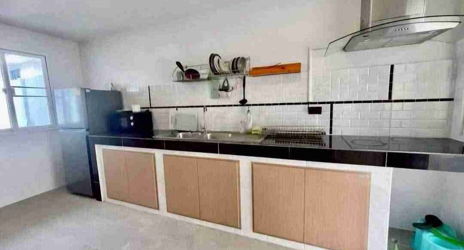 For rent 4 bedrooms house in East Pattaya, Pattaya