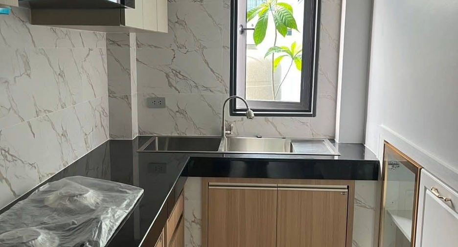 For rent 4 bedrooms house in Mueang Chiang Mai, Chiang Mai