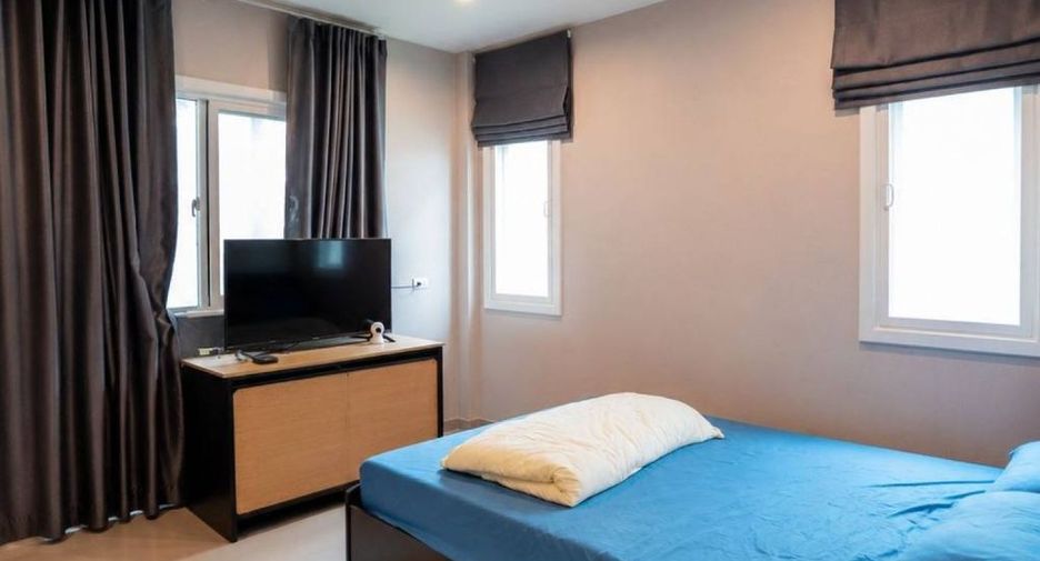Haus zum Kauf mit 4 Zimmer in Khlong Sam Wa, Bangkok
