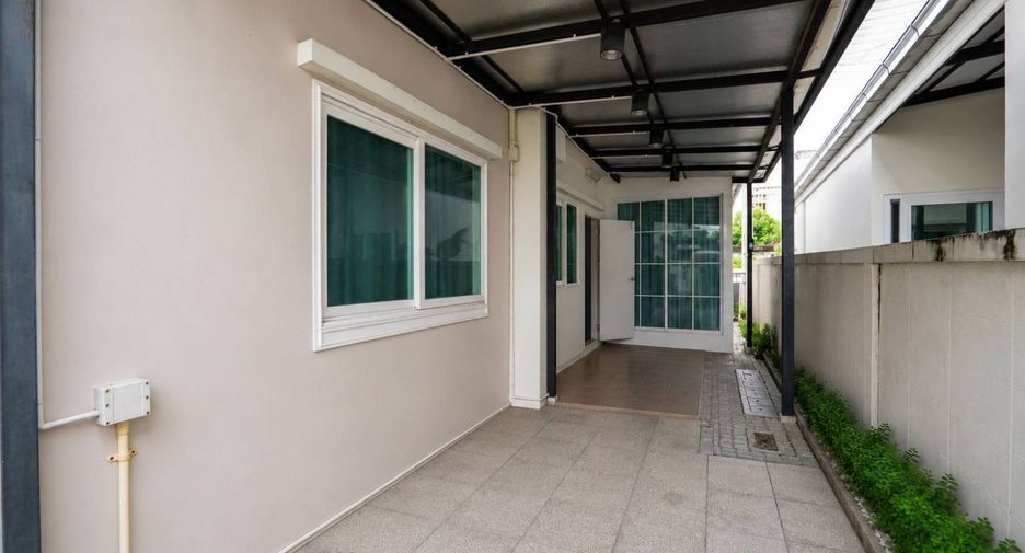 Haus zum Kauf mit 4 Zimmer in Khlong Sam Wa, Bangkok
