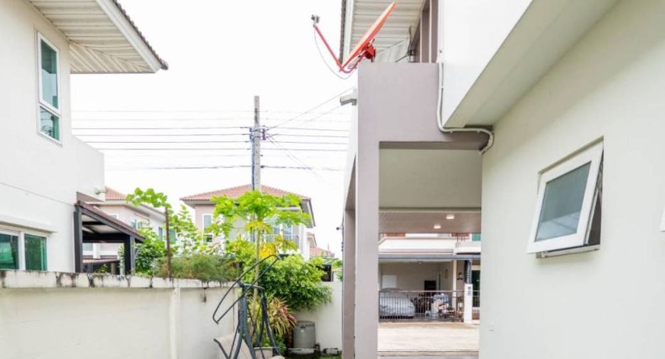 Haus zum Kauf mit 4 Zimmer in Khlong Sam Wa, Bangkok