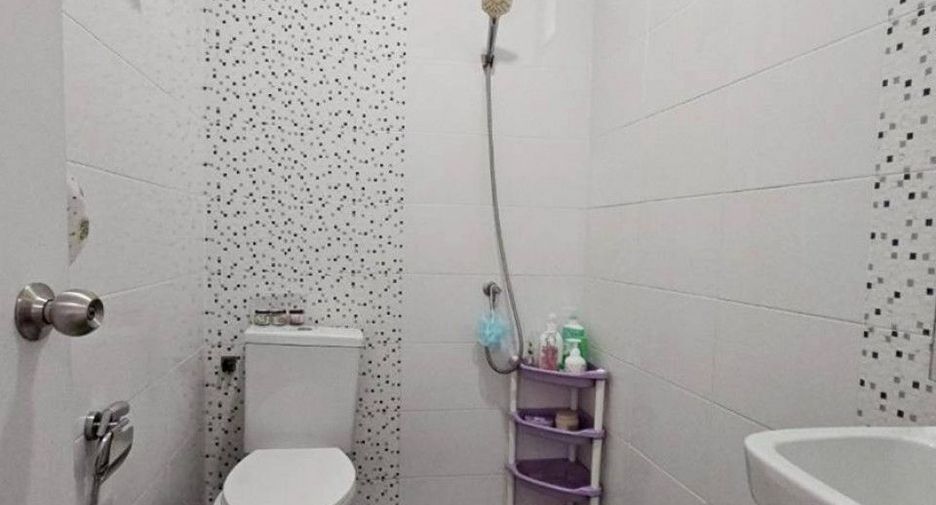 For sale 2 bedrooms townhouse in Mueang Chon Buri, Chonburi
