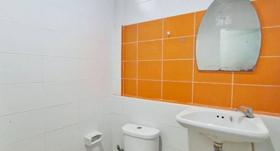 Reihenhaus zum Kauf mit 3 Zimmer in Si Racha, Chonburi