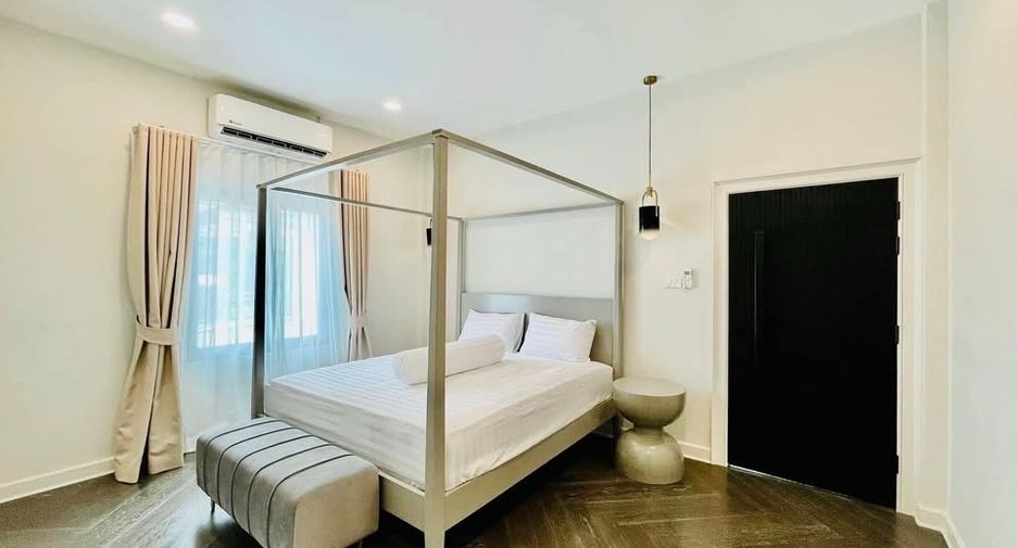 For rent 4 bedrooms villa in East Pattaya, Pattaya