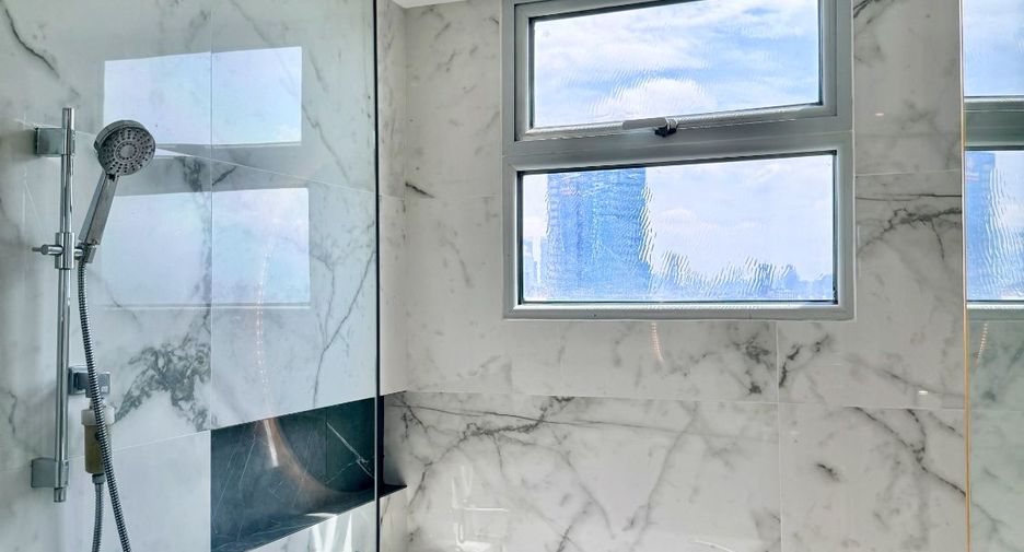À vendre 3 chambres condo à Yan Nawa, Bangkok
