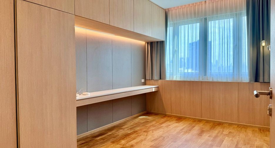 À vendre 3 chambres condo à Yan Nawa, Bangkok
