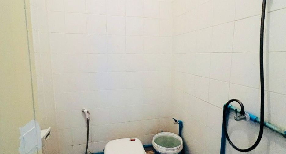 Casa adosada en venta de 2 habitaciones en Phra Samut Chedi, Samut Prakan
