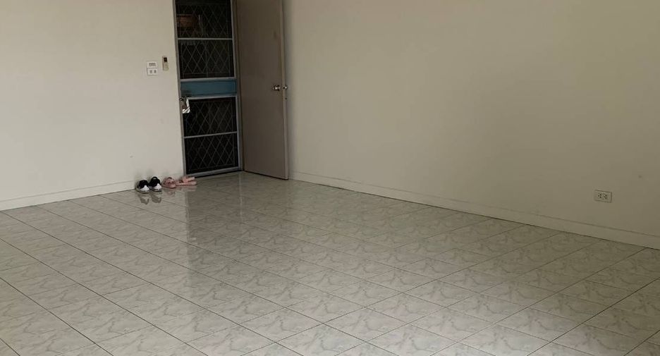For sale 1 bed condo in Suan Luang, Bangkok