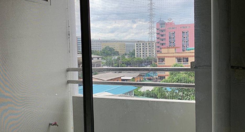 For sale 1 bed condo in Suan Luang, Bangkok