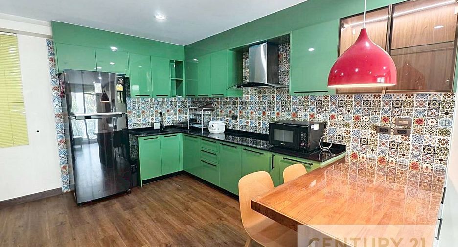 For rent 2 ベッドルーム condo in Yan Nawa, Bangkok