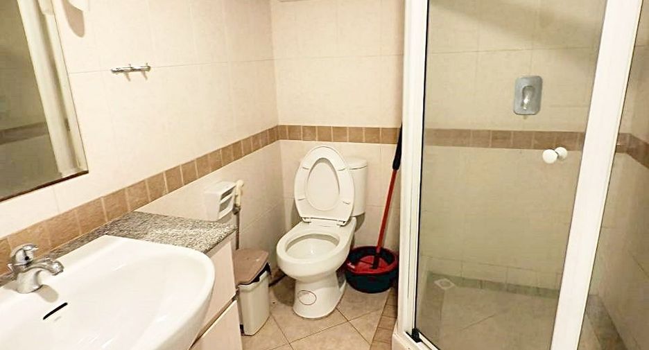 For rent 2 ベッドルーム condo in Yan Nawa, Bangkok