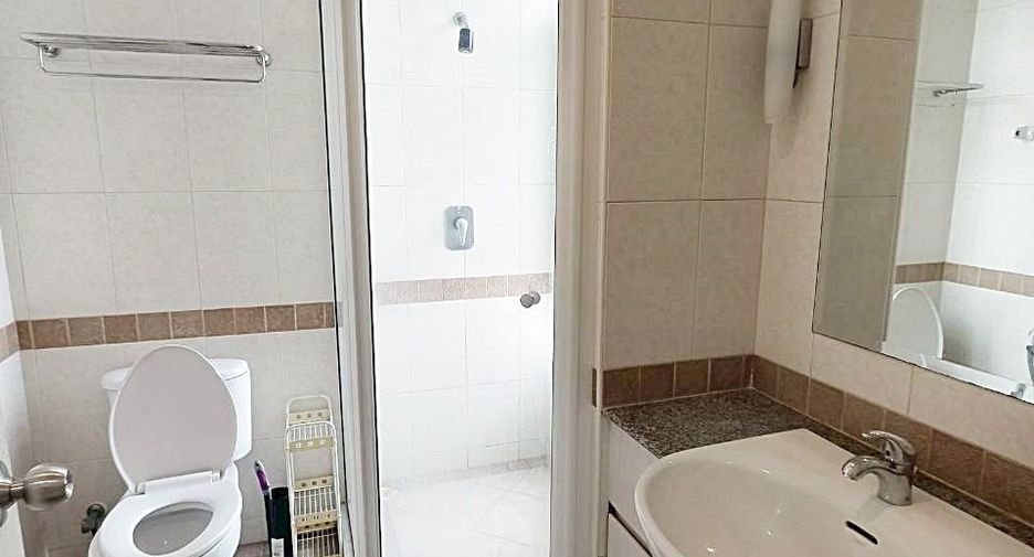 For rent 2 ベッドルーム condo in Yan Nawa, Bangkok