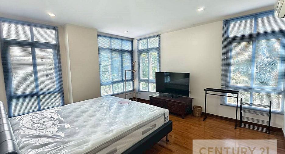 For rent 2 ベッドルーム condo in Yan Nawa, Bangkok