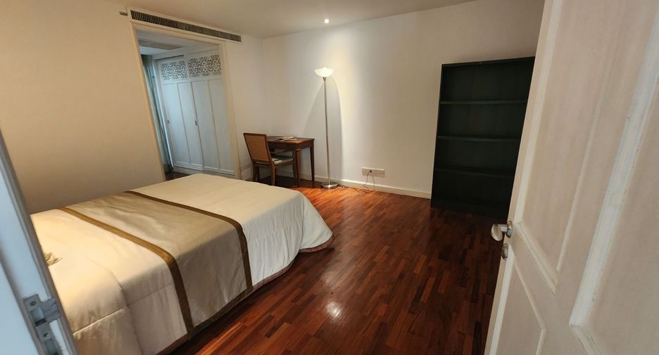 For rent 3 bedrooms house in Sathon, Bangkok