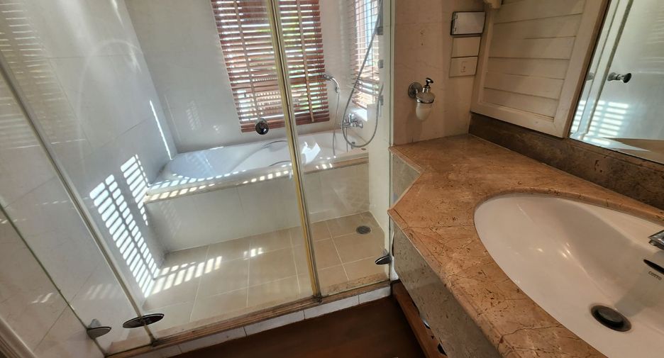 For rent 3 bedrooms house in Sathon, Bangkok
