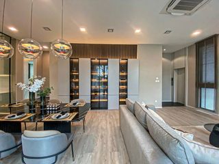 Casa en alquiler y en venta de 4 habitaciones en Saphan Sung, Bangkok