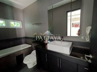 For rent and for sale 4 bedrooms villa in Bang Lamung, Chonburi