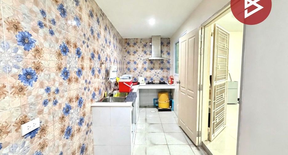 Casa adosada en venta de 3 habitaciones en Mueang Chon Buri, Chonburi