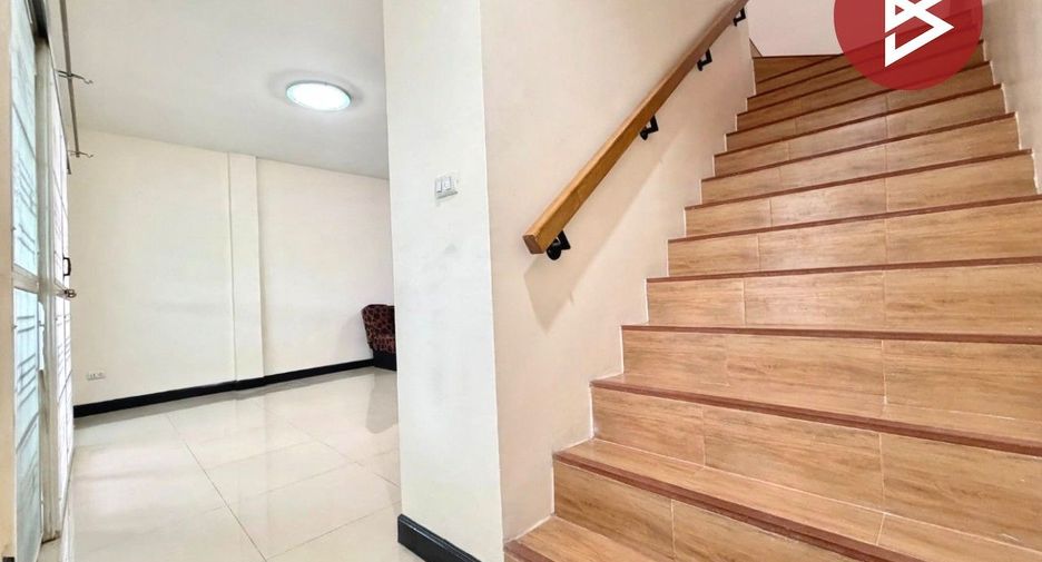 Casa adosada en venta de 3 habitaciones en Mueang Chon Buri, Chonburi
