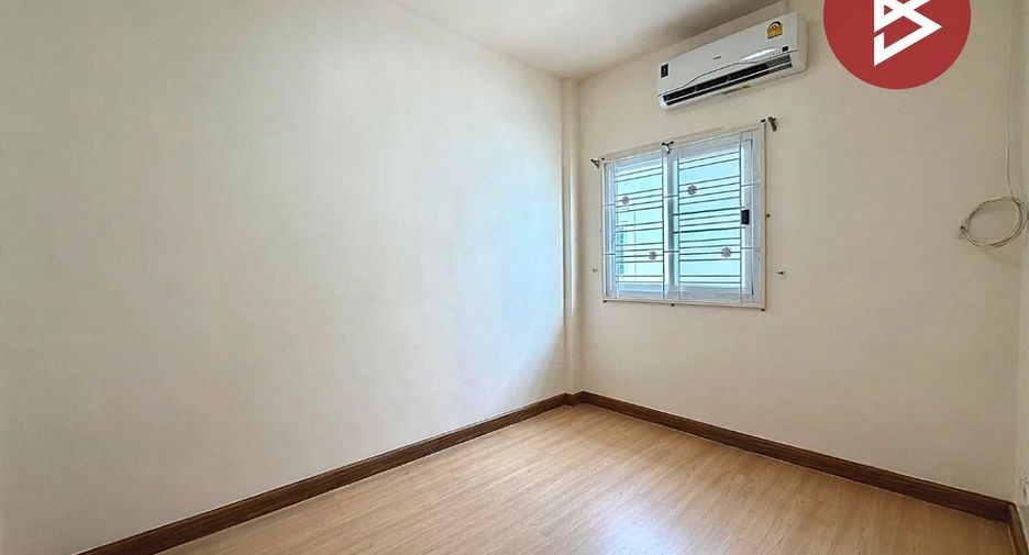 Casa adosada en venta de 3 habitaciones en Mueang Chon Buri, Chonburi