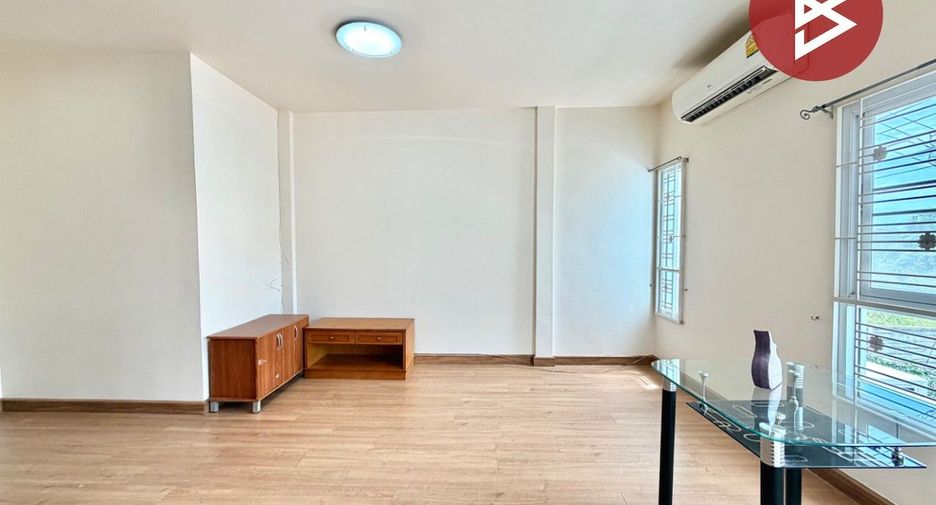 Casa adosada en venta de 3 habitaciones en Mueang Chon Buri, Chonburi