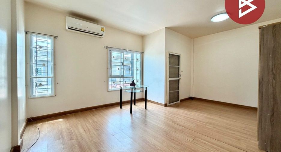 Casa adosada en venta de 3 habitaciones en Mueang Chon Buri, Chonburi