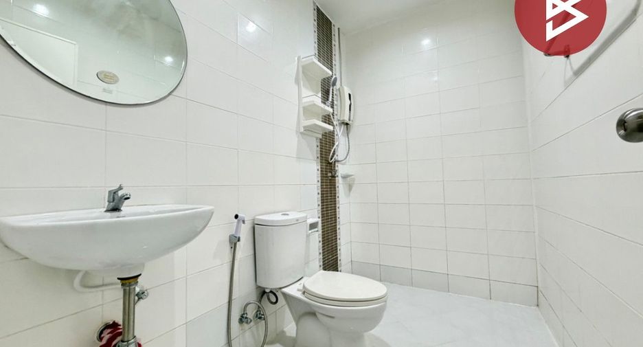 Casa adosada en venta de 3 habitaciones en Mueang Chon Buri, Chonburi