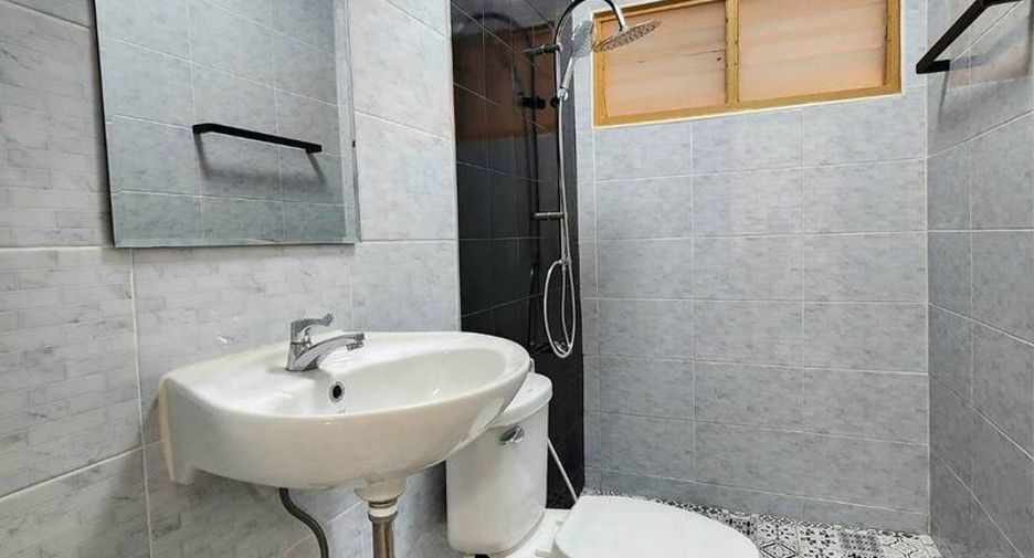 Casa en venta de 2 habitaciones en Si Racha, Chonburi