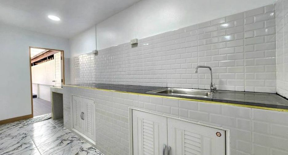 Casa en venta de 2 habitaciones en Si Racha, Chonburi