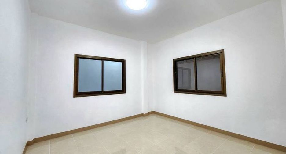Casa en venta de 2 habitaciones en Si Racha, Chonburi