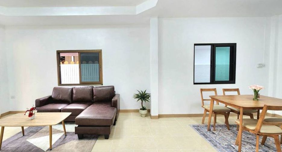 Casa en venta de 2 habitaciones en Si Racha, Chonburi
