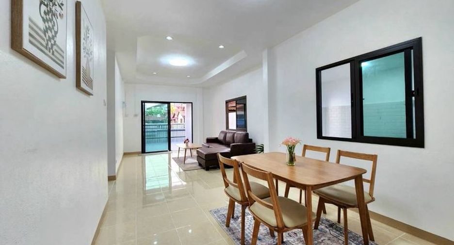 Casa en venta de 2 habitaciones en Si Racha, Chonburi