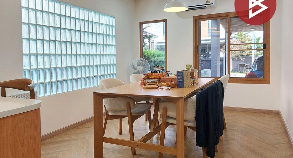 For sale 3 bedrooms house in Lat Krabang, Bangkok