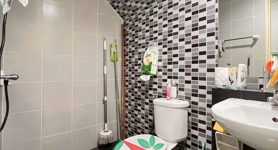For sale 3 bedrooms townhouse in Khlong Sam Wa, Bangkok