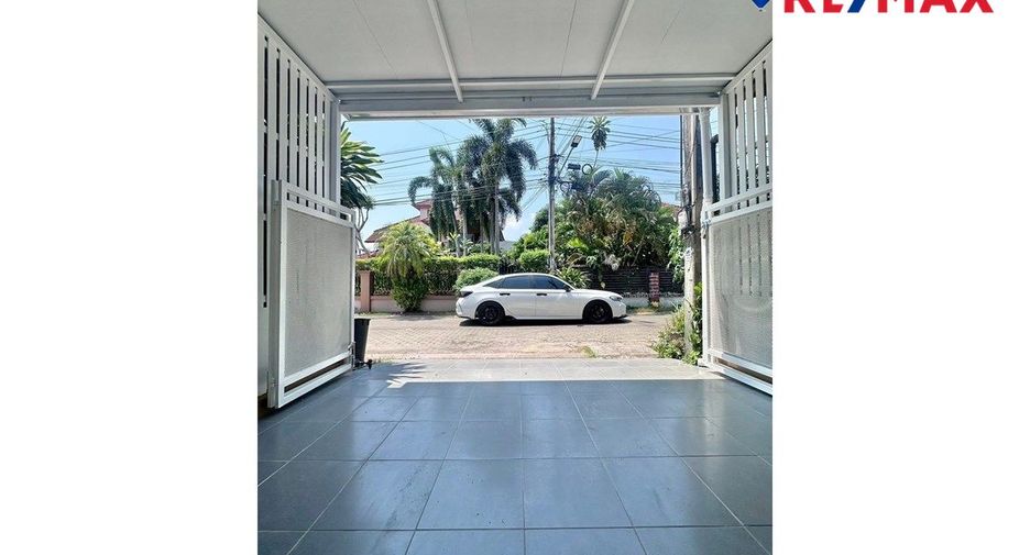 For sale 2 bedrooms house in East Pattaya, Pattaya