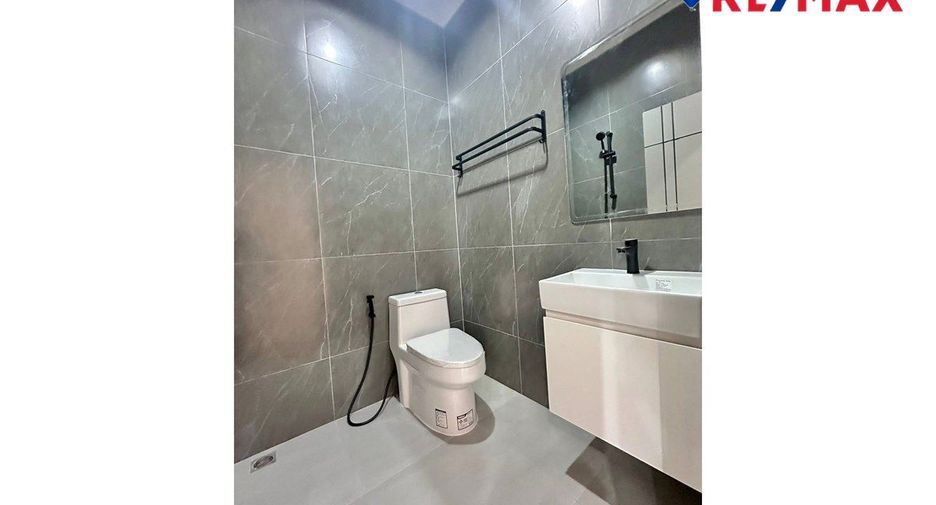 For sale 2 bedrooms house in East Pattaya, Pattaya