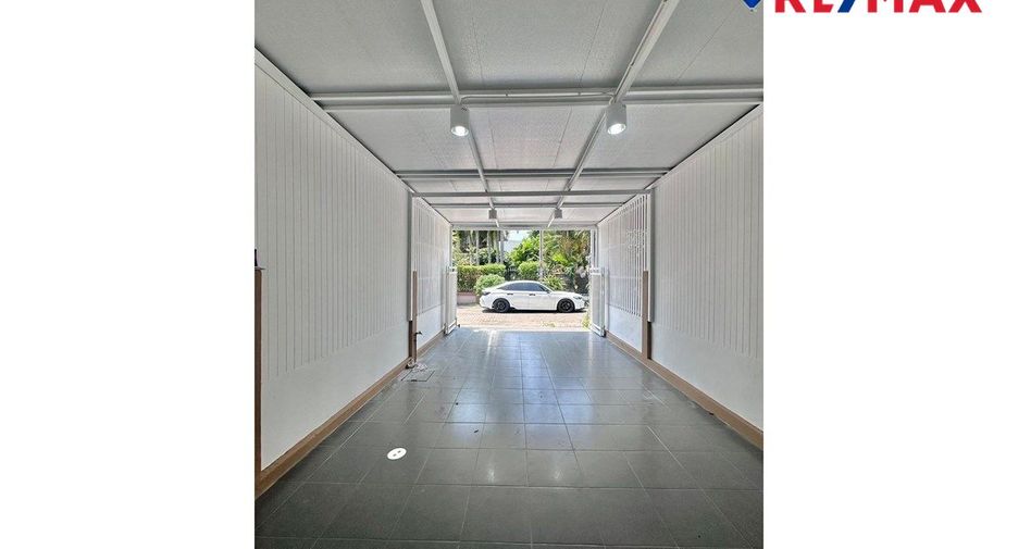 For sale 2 bedrooms house in East Pattaya, Pattaya
