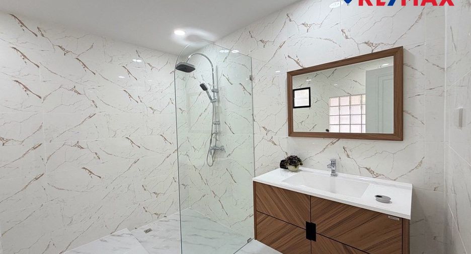 For sale 4 bedrooms house in South Pattaya, Pattaya