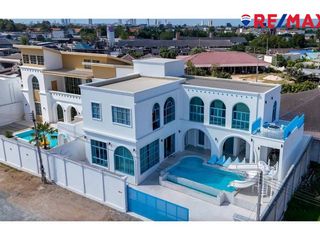 Haus zum Kauf mit 5 Zimmer in Bang Lamung, Chonburi
