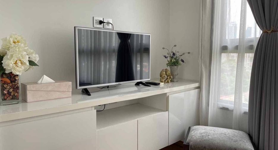 For rent 2 bedrooms condo in Watthana, Bangkok
