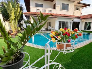 For rent 5 bedrooms villa in Bang Lamung, Chonburi
