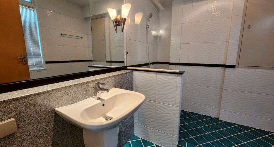 ให้เช่า 4 ห้องนอน คอนโด ใน วัฒนา, กรุงเทพฯ