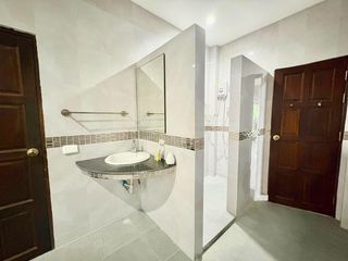 For rent 4 bedrooms villa in Mueang Phuket, Phuket