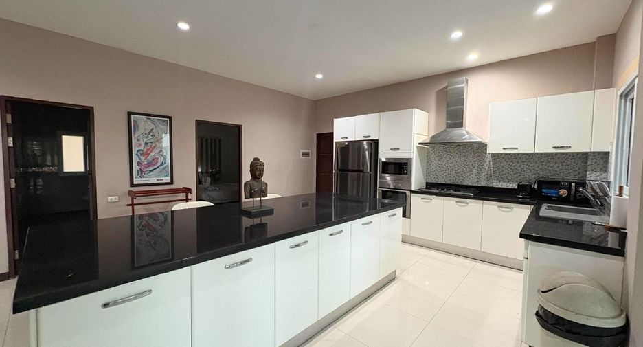 For rent 4 bedrooms villa in Mueang Phuket, Phuket