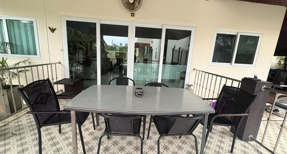 For rent 4 bedrooms villa in Mueang Phuket, Phuket