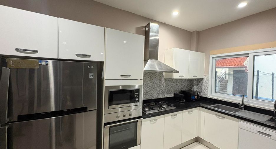 For rent 4 bedrooms villa in Mueang Phuket, Phuket