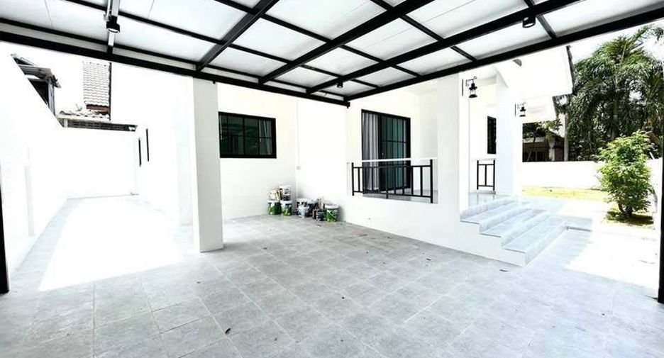 For sale 3 bedrooms house in Si Racha, Chonburi