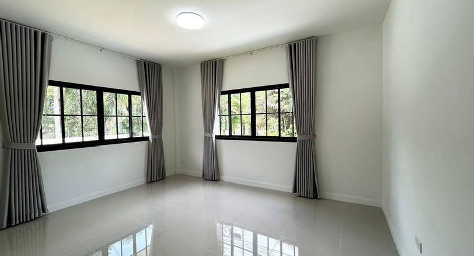 For sale 3 bedrooms house in Si Racha, Chonburi