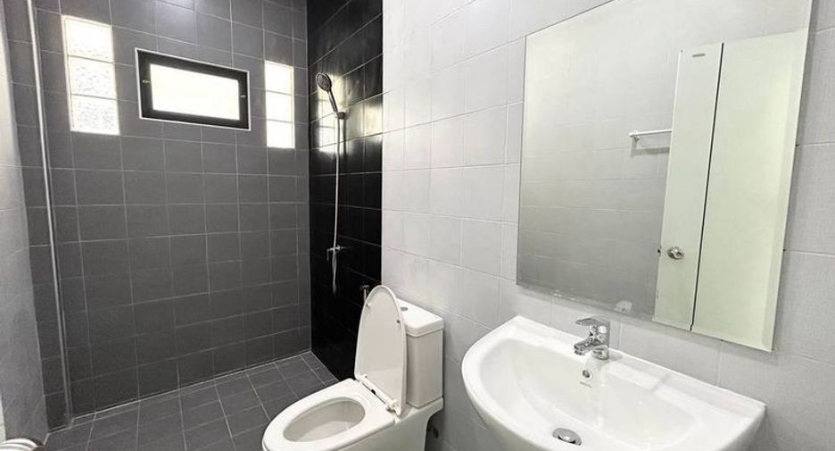 For sale 3 bedrooms house in Si Racha, Chonburi